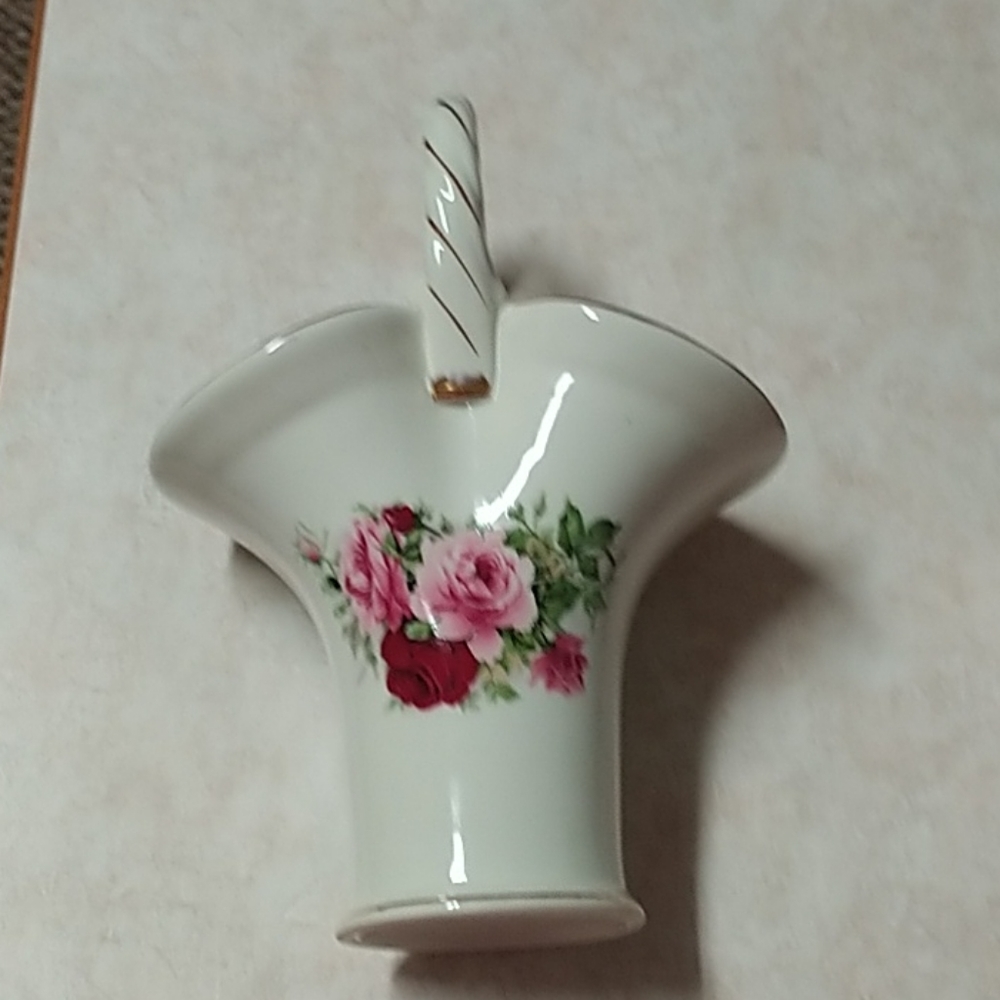 Rose flower proclaim style basket